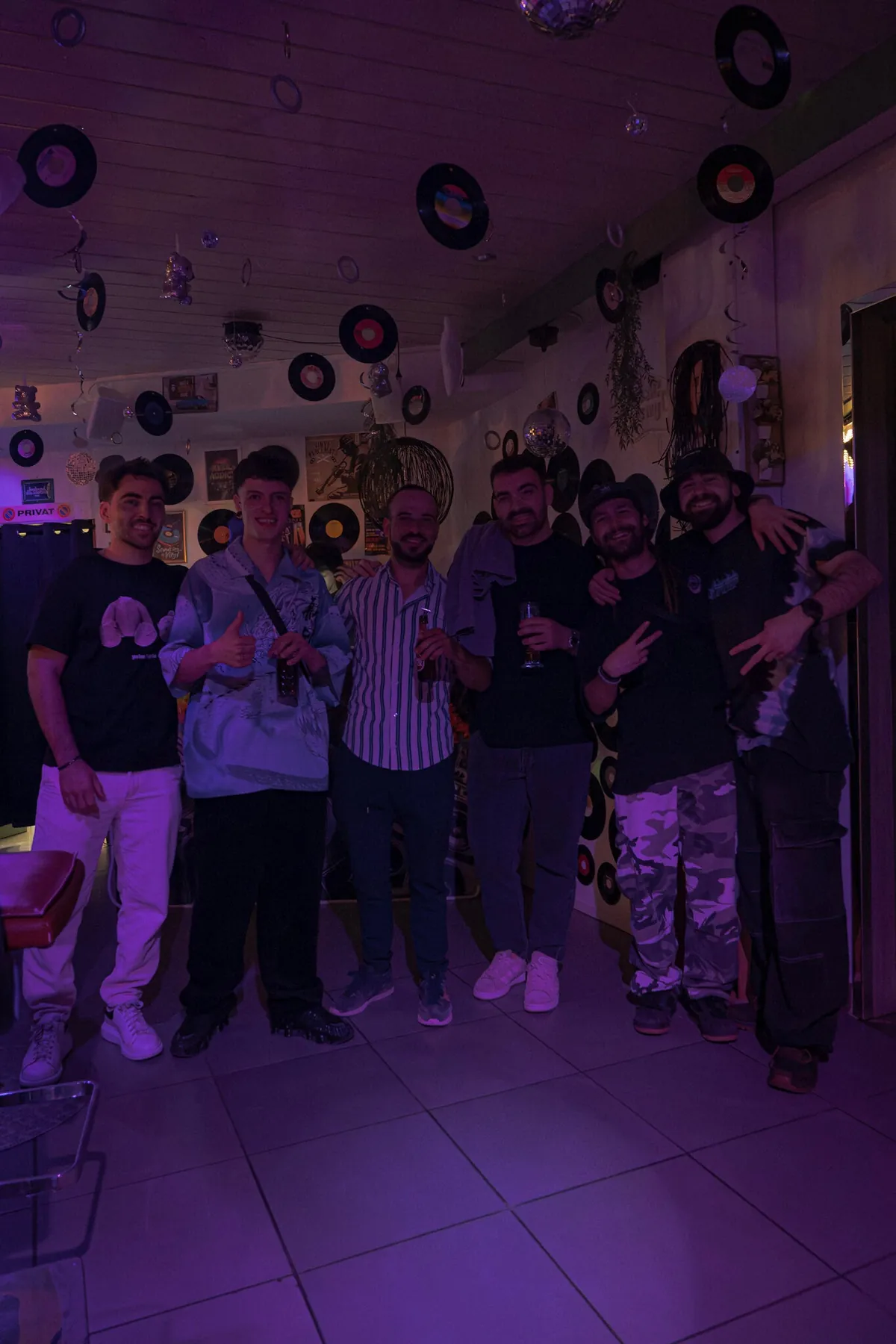 Groupe réuni pour une soirée privée