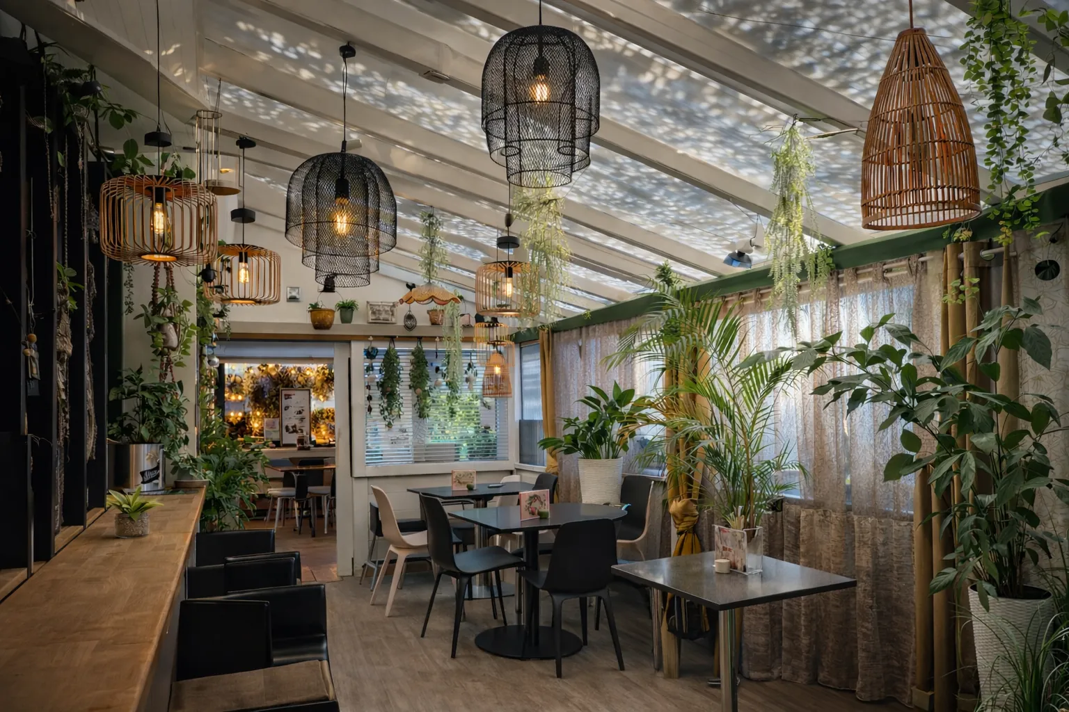 Le patio de jour sous la verrière