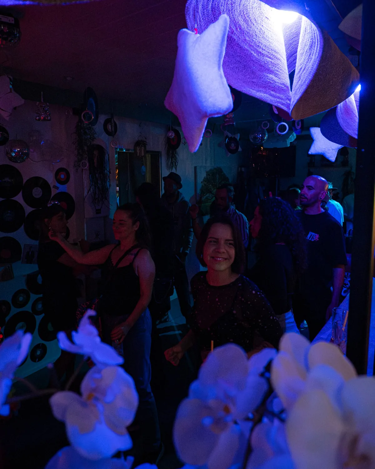 Soirée UV aux lumières violettes